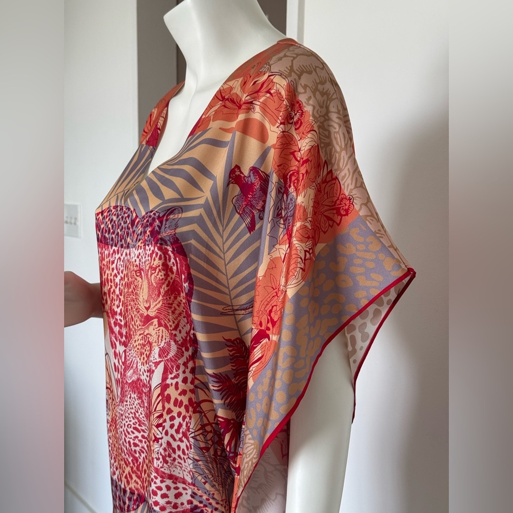 Elegant Animal Print short kaftan, mixed silk, V-neck, size S. - Picture 5 of 8